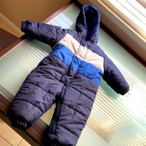 Like new snowsuit. Size 18 months.